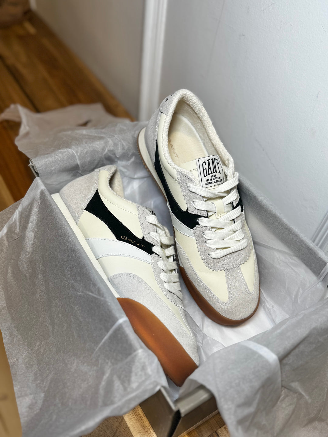 Beylana Sneakers - Cream/Black