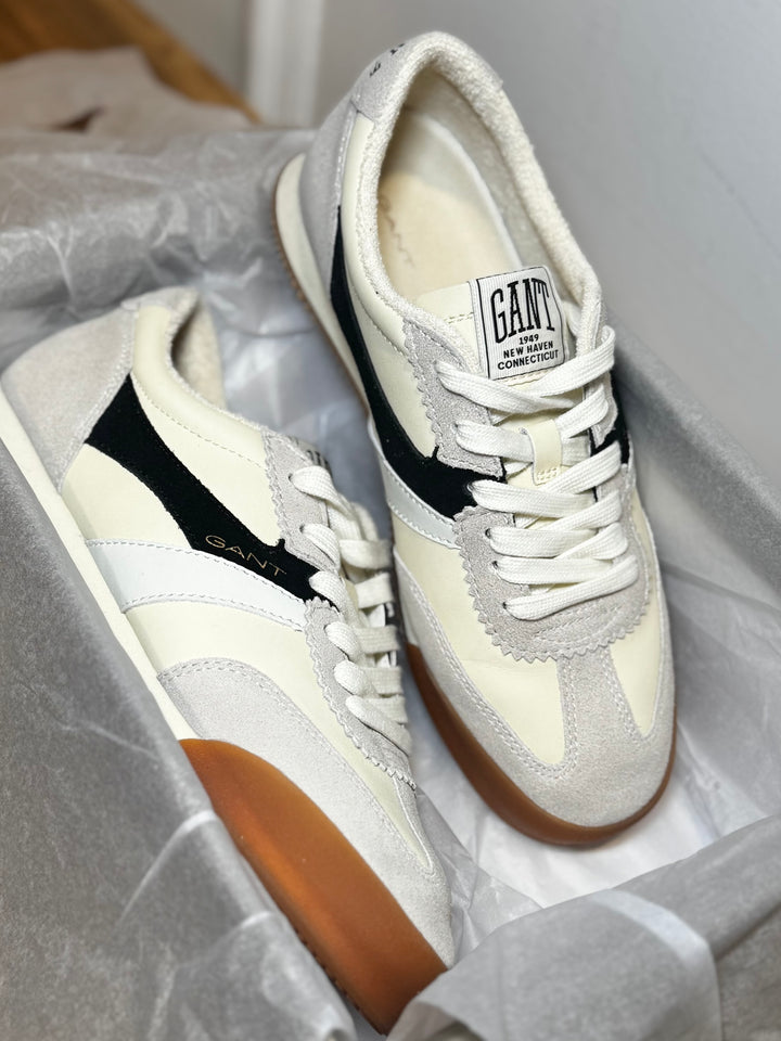 Beylana Sneakers - Cream/Black